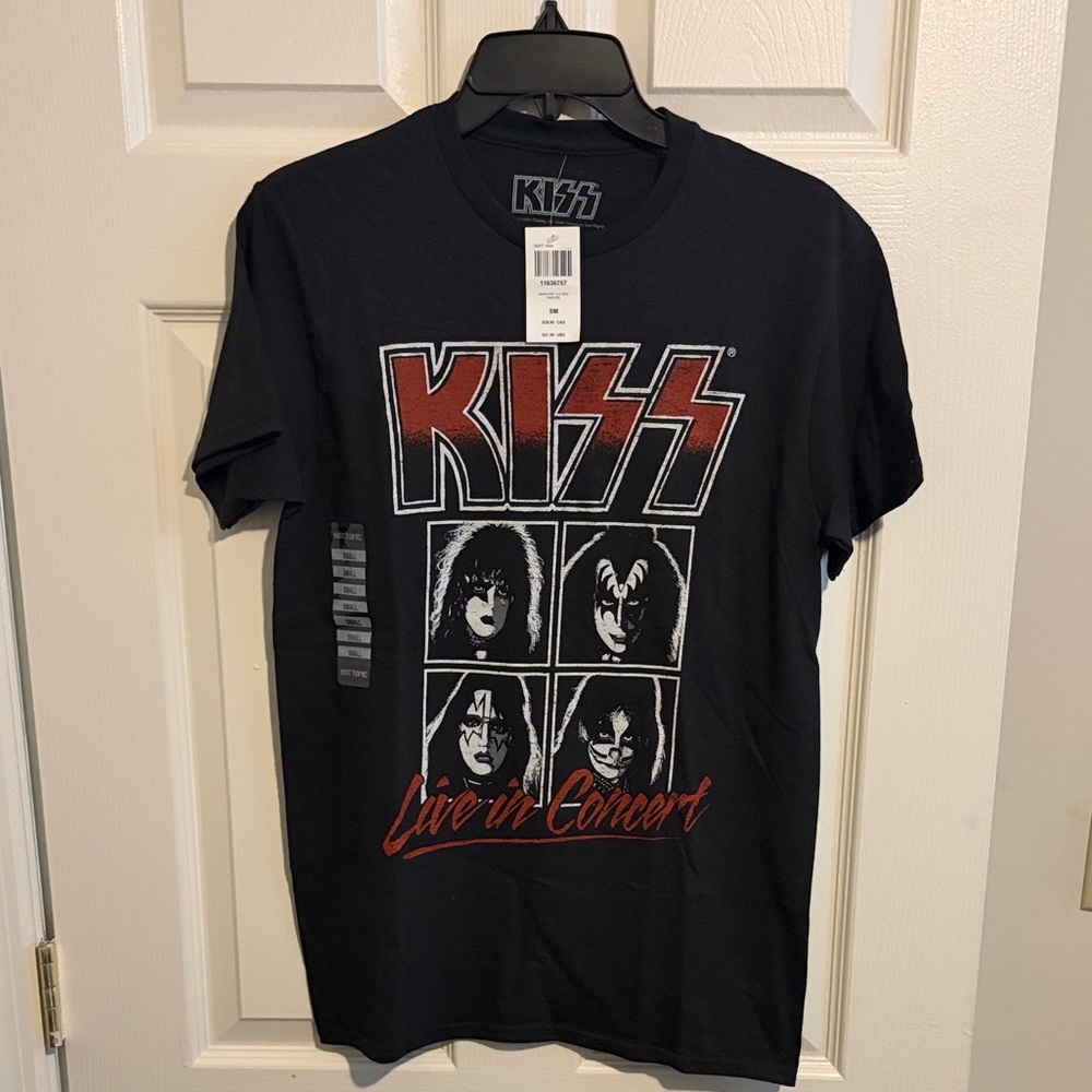 Hot Topic Black KISS Live in Concert Band Tee - New With Tags